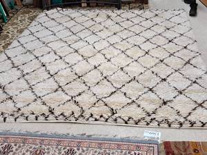 lot 1596 image: Area Rug 121x96