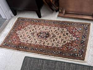 lot 1598 image: Area Rug 47-34x25