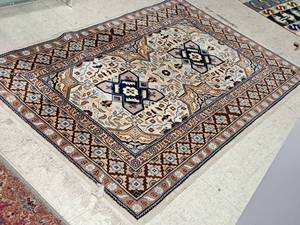 lot 1601 image: Area Rug 72x48