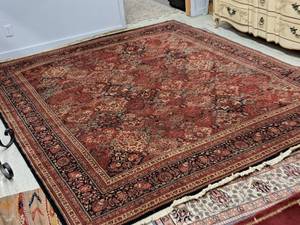 lot 1608 image: Area Rug 121x98-12