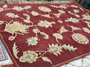 lot 1609 image: Area Rug 131x94