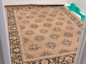 lot 1611 image: Area Rug 131x94-12