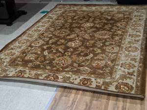 lot 1613 image: Area Rug 138x98-34