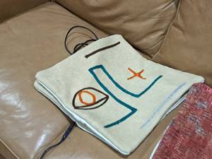 lot 1628 image: Lot of (2) 16 Pillow Cases