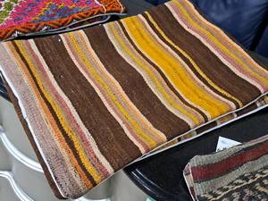 lot 1636 image: Lot of (2) Pillow Cases 20x14