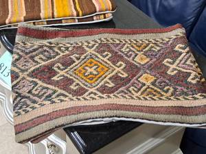 lot 1637 image: Lot of (2) Pillow Cases 20x14