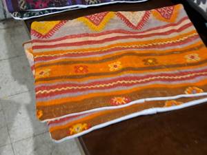 lot 1638 image: Lot of (2) Pillow Cases 20x14