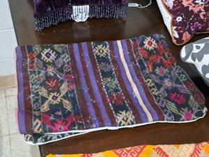 lot 1639 image: Lot of (2) Pillow Cases 20x14