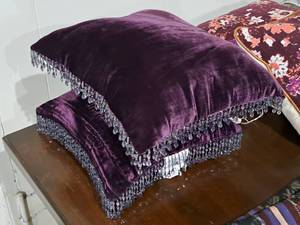 lot 1640 image: Lot of (2) 16 Throw Pillows