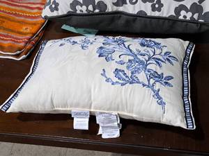 lot 1642 image: Lot of (1) Throw Pillow 20x13