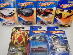 HOT WHEELS  -  7 Assorted