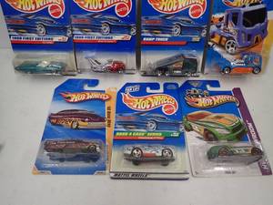 HOT WHEELS  -  7 Assorted