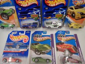 HOT WHEELS  -  7 Assorted