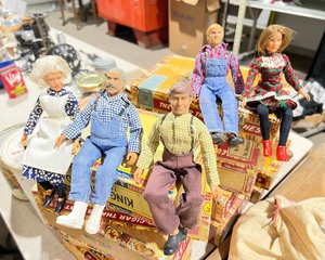 lot 1008 image: Vintage 1974 MEGO The Waltons Family Figures
