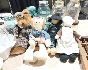 lot 1010 image: Vintage Assorted Stuffed Dolls