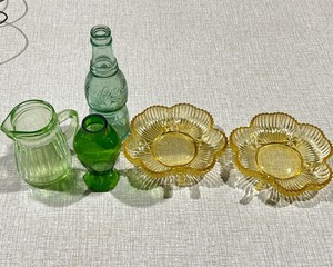 lot 1028 image: Vintage Colored Glassware
