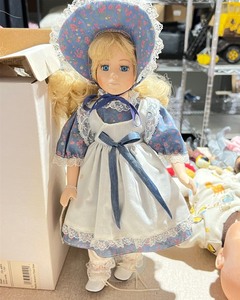 lot 1041 image: Wimbledon Collection Laura doll #3031