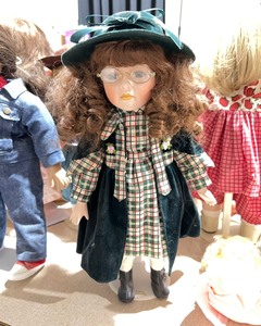 lot 1043 image: Vintage Porcelain Doll