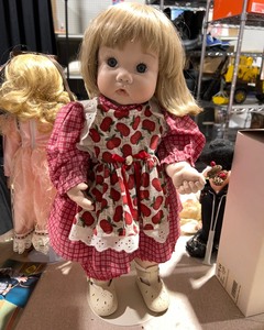 lot 1047 image: Adorable Toddler Porcelain Doll