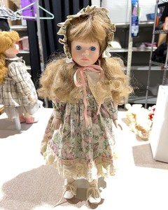 lot 1056 image: Vintage Porcelain Doll