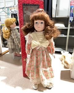 lot 1055 image: Vintage Porcelain Doll