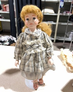 lot 1058 image: Vintage Porcelain Doll