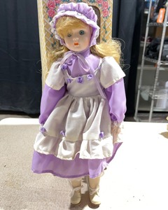 lot 1062 image: Vintage Porcelain Doll