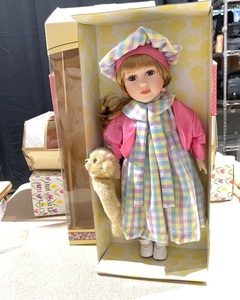 lot 1065 image: Special Edition Caroline Taylor Porcelain Doll