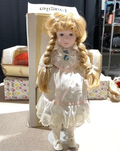 lot 1068 image: Vintage Porcelain Doll