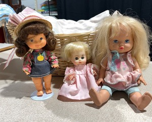 lot 1091 image: Dolls