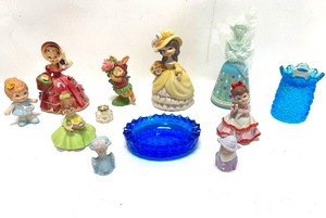 lot 359 image: Collectable Figurines