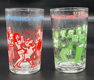 lot 387 image: 1973 Archie Comics Glasses
