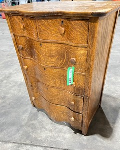 lot 23 image: Antique 6 Drawer Dresser