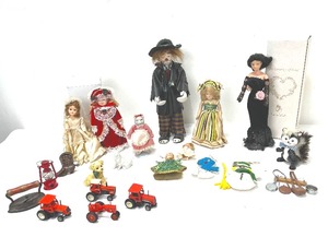 lot 381 image: Vintage Collecter Items