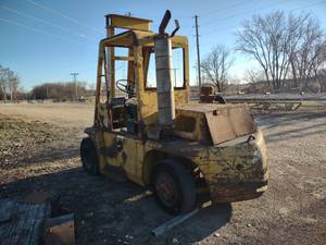Towmotor 15,000 lb.  Forklift, Nee...