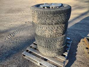(4) 27565R18 Tires with Wheels Fro...
