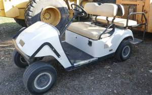 lot 3 image: EZ-Go Club Car