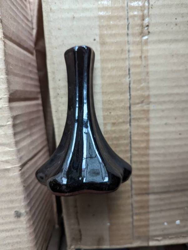 lot 614 image: Lot of boxes each containing 6 new vases