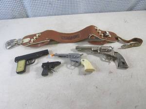 lot 254 image: (CSB) Vintage Toy Gun Belt and Guns...