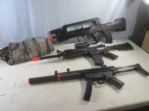 lot 263 image: (BS) 3 Airsoft Guns and Camo Bow Bag Case Cover