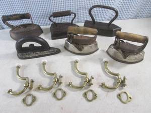 lot 299 image: (F-0) Assorted Vintage Irons and Brass Coat Hooks