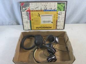lot 304 image: (EW4) Vintage The Game of Hutchinson and Assorted Headphones