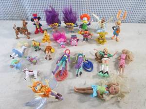 lot 307 image: (CSB) Assorted Small Toy Figures