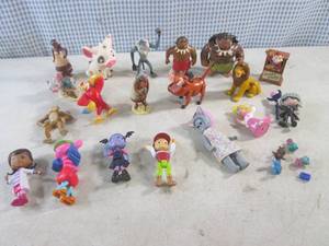 lot 308 image: (CSB) Assorted Small Toy Figures