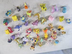 lot 309 image: (EC1) Assorted Small Toy Figures