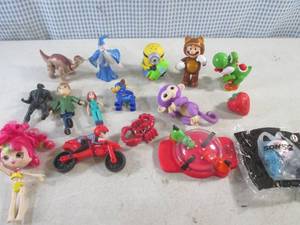 lot 311 image: (CSB) Assorted Small Toy Figures