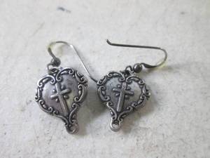 lot 312 image: (CNTR) Pair of 925 Silver Earrings