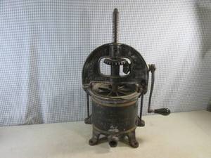 lot 3 image: (EW3) Vintage Enterprise #2092 Cast Iron Sausage Stuffer Press Complete