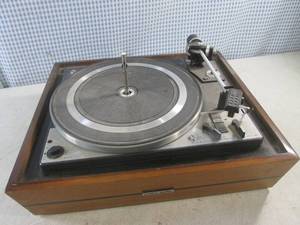 lot 6 image: (A-2) United Audio Dual 1228 Turntable - Powers On - Dusty