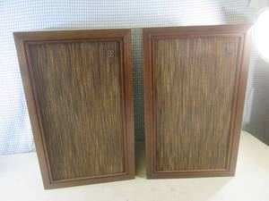 lot 7 image: (EC1) Pair Coral BX-300 Speakers 21 14 H x 13 W x 11 12 D